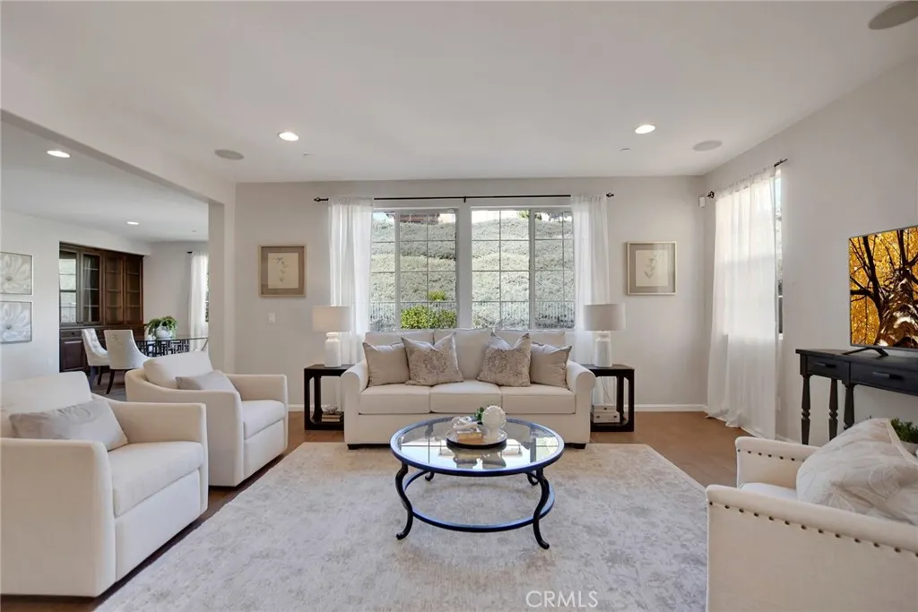 885 E Manresa Drive