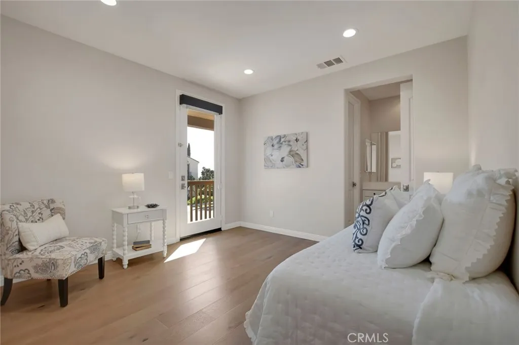 885 E Manresa Drive