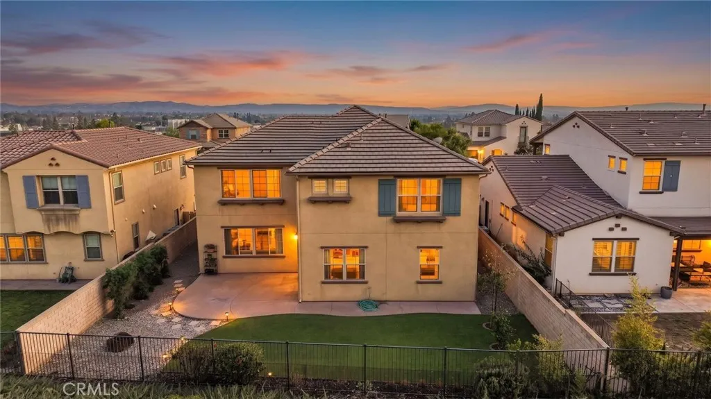 885 E Manresa Drive