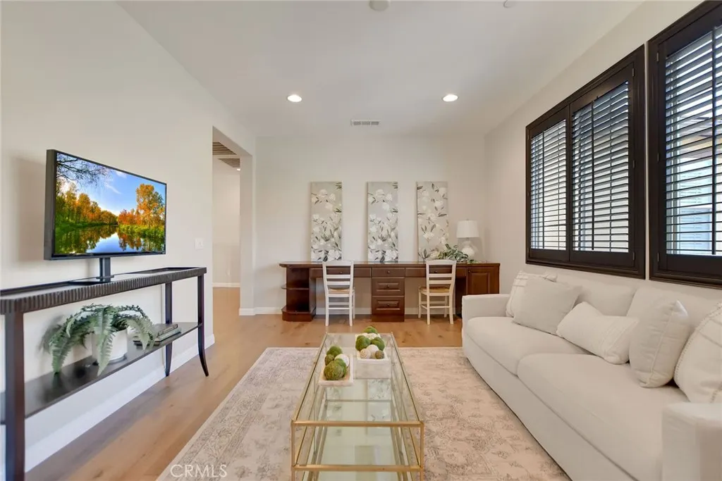 885 E Manresa Drive
