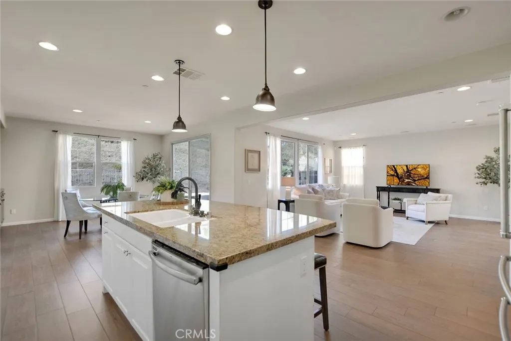 885 E Manresa Drive