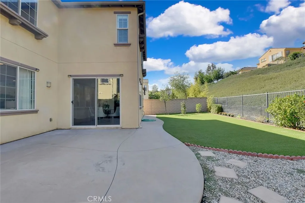 885 E Manresa Drive
