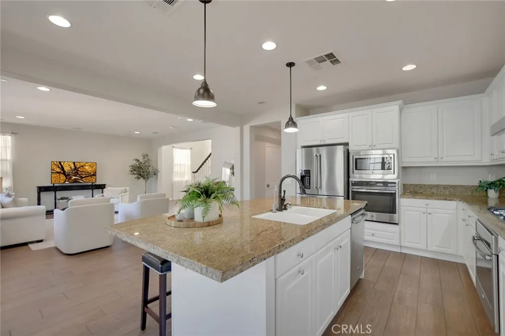 885 E Manresa Drive