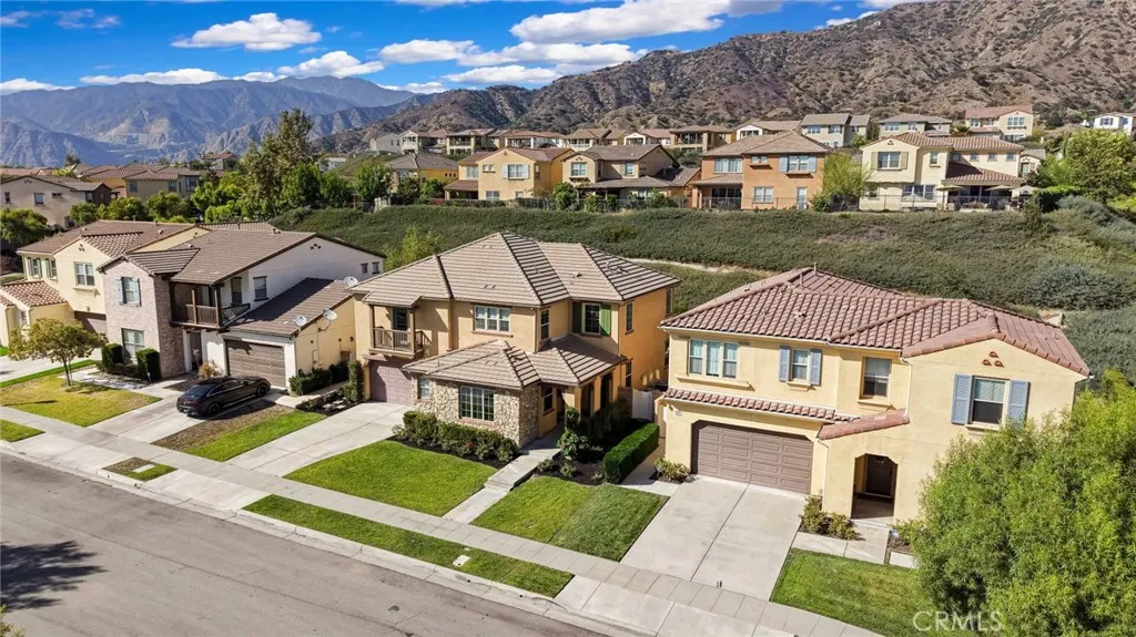 885 E Manresa Drive