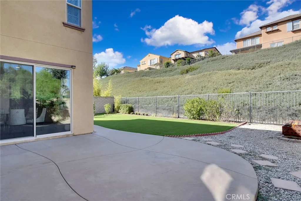 885 E Manresa Drive