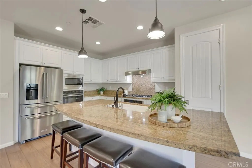885 E Manresa Drive