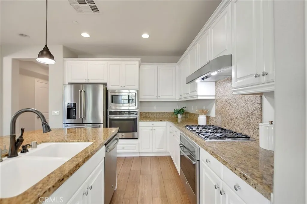 885 E Manresa Drive