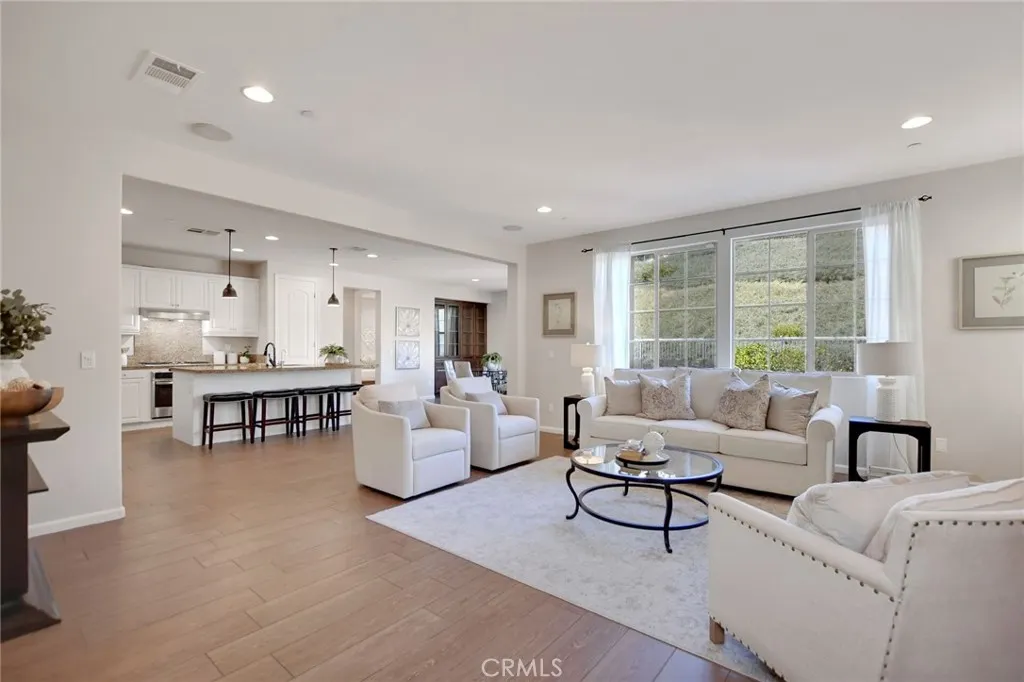 885 E Manresa Drive