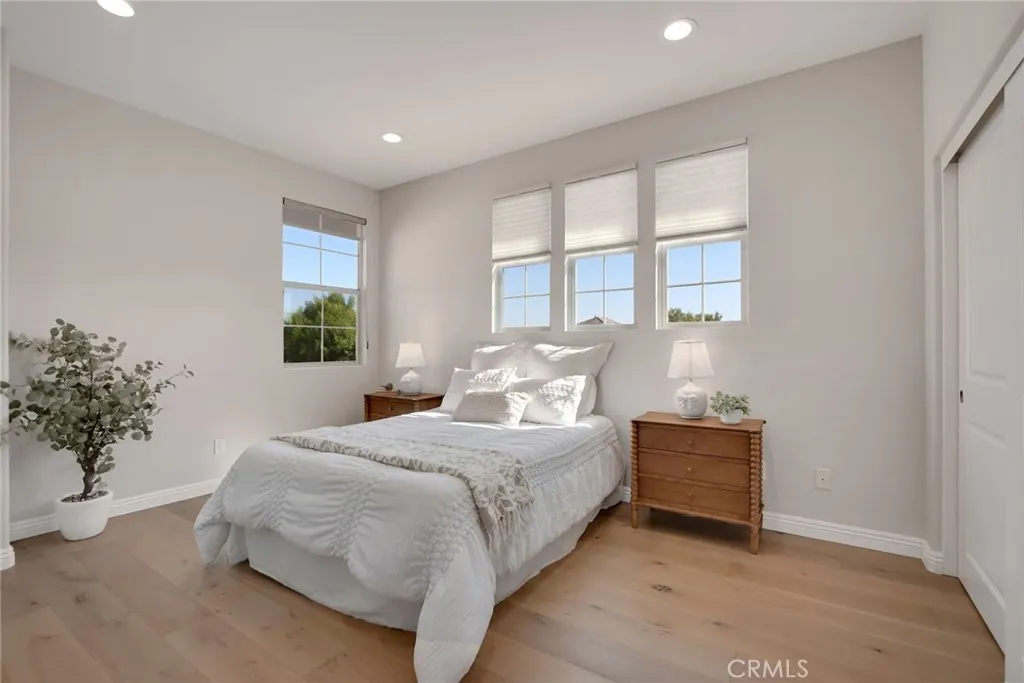 885 E Manresa Drive