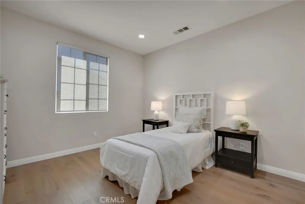 885 E Manresa Drive