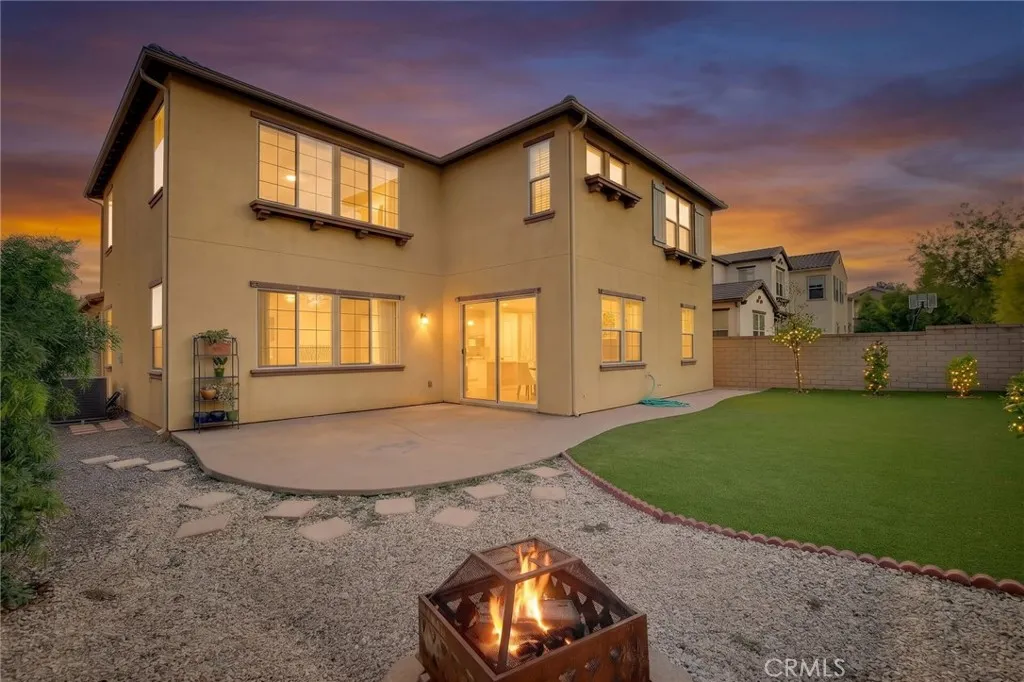 885 E Manresa Drive
