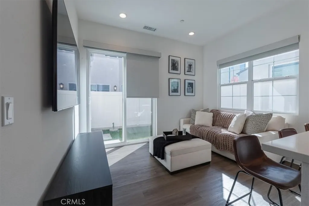 2422 E Encanto Paseo