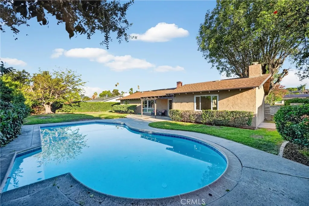 3412 N San Joaquin