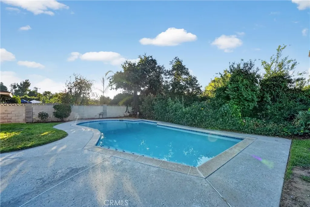 3412 N San Joaquin