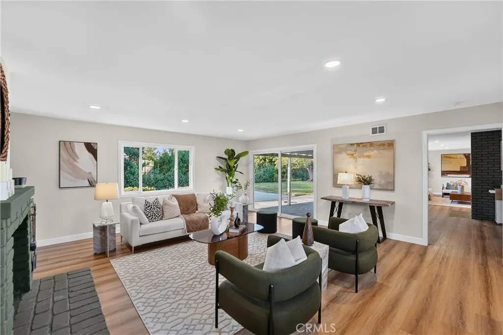 3412 N San Joaquin