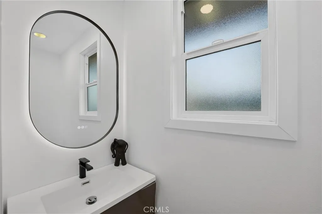 3412 N San Joaquin