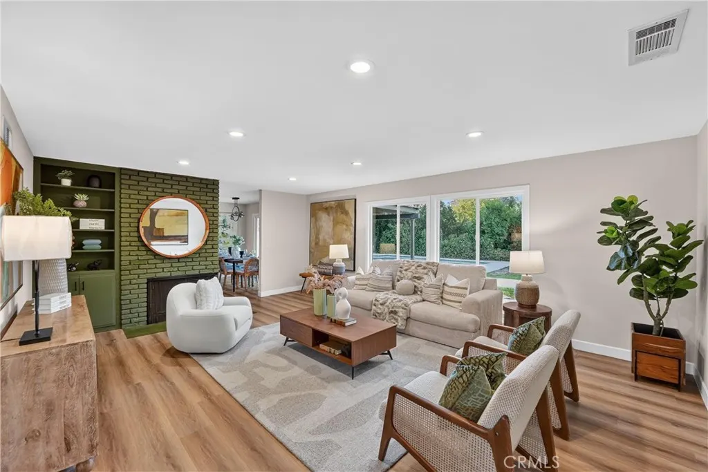 3412 N San Joaquin