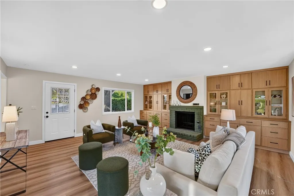 3412 N San Joaquin