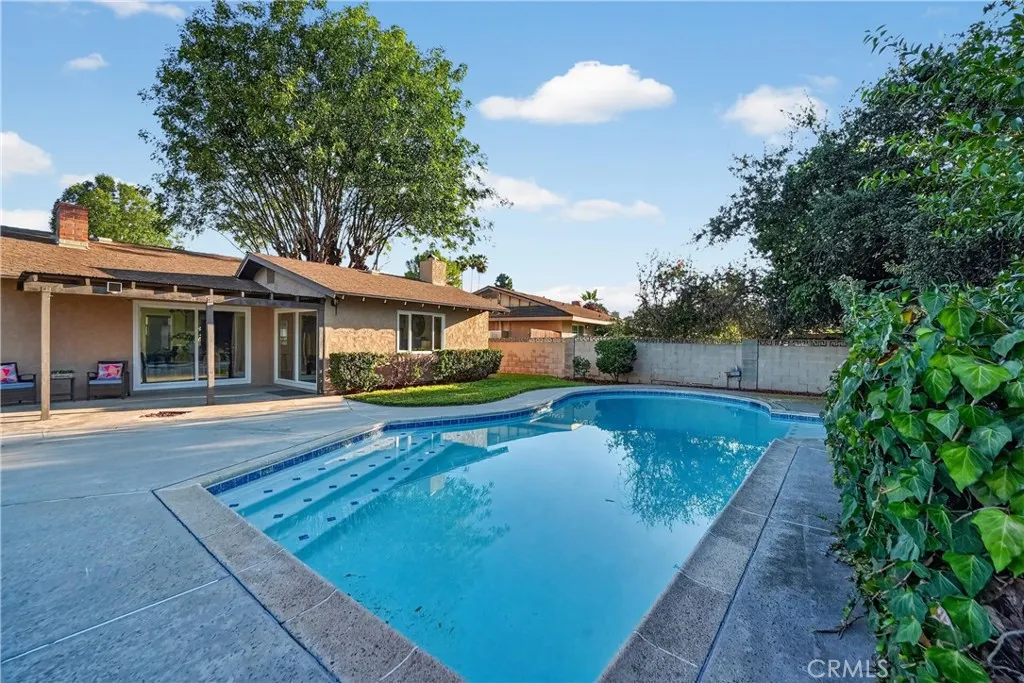 3412 N San Joaquin