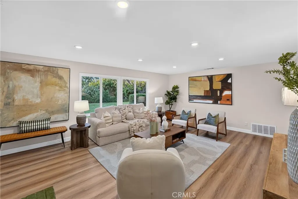 3412 N San Joaquin