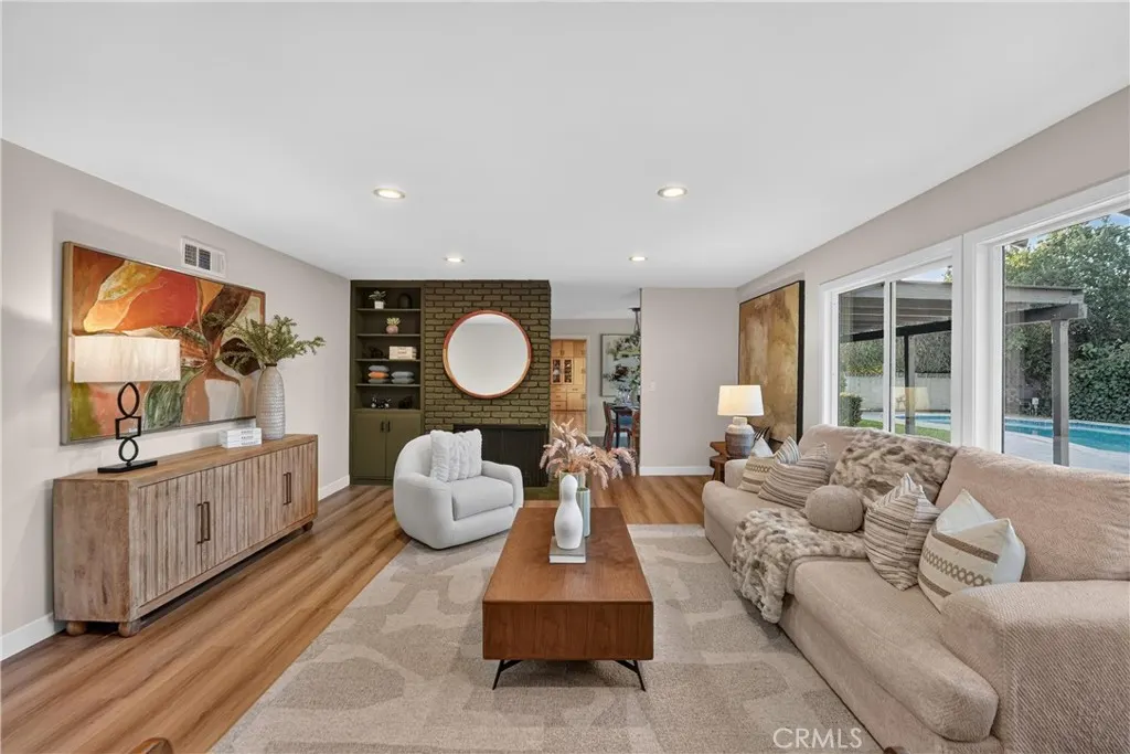 3412 N San Joaquin