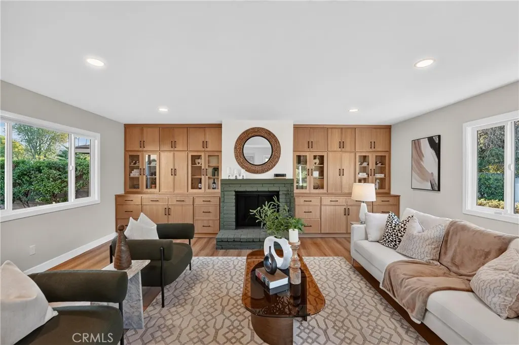 3412 N San Joaquin