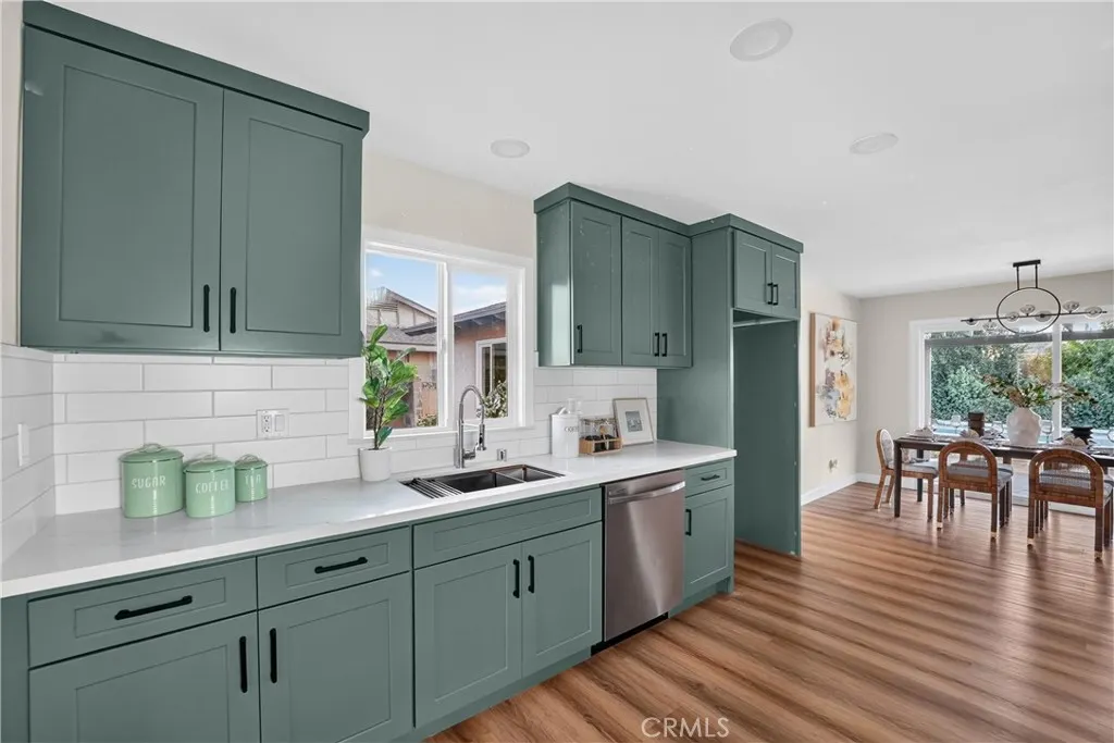 3412 N San Joaquin