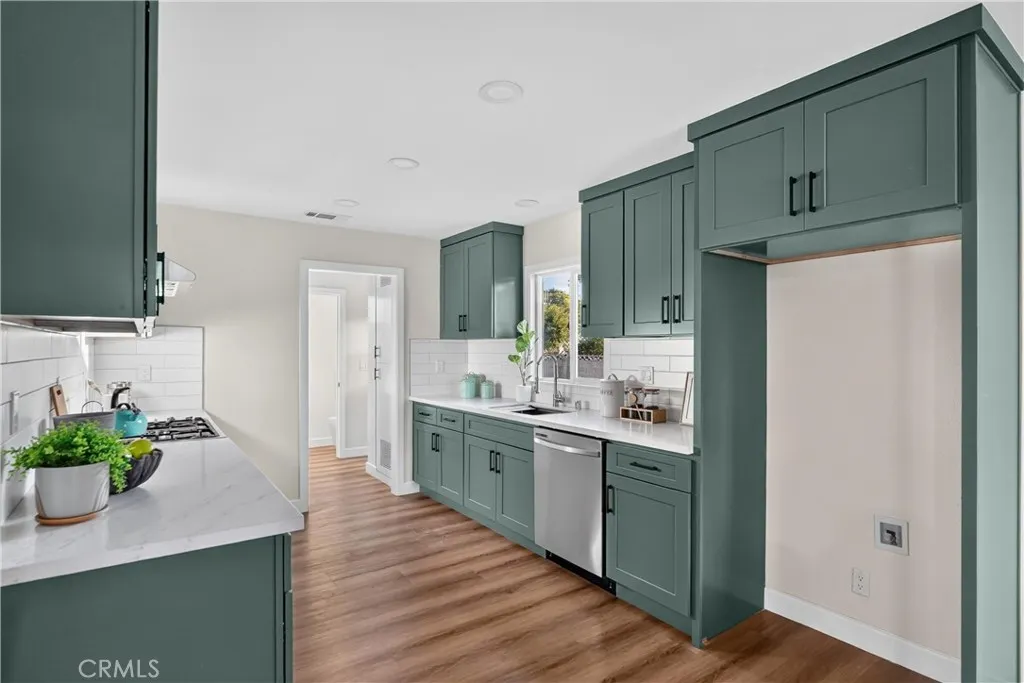 3412 N San Joaquin