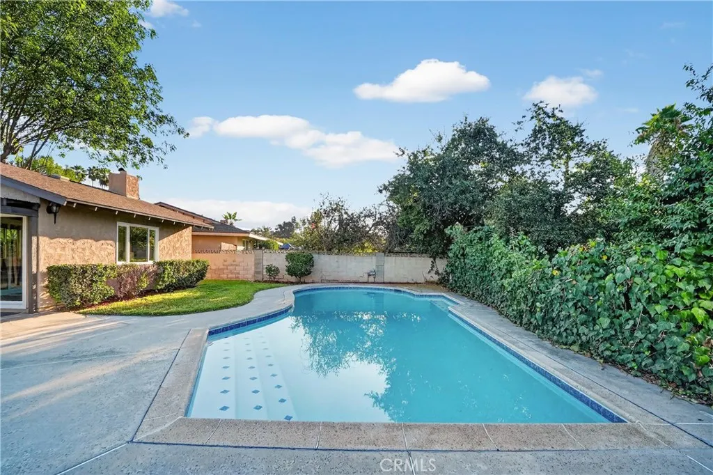 3412 N San Joaquin