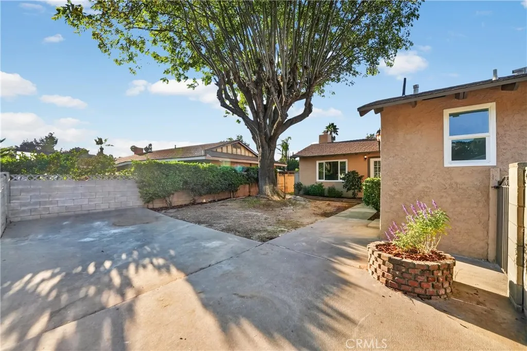 3412 N San Joaquin