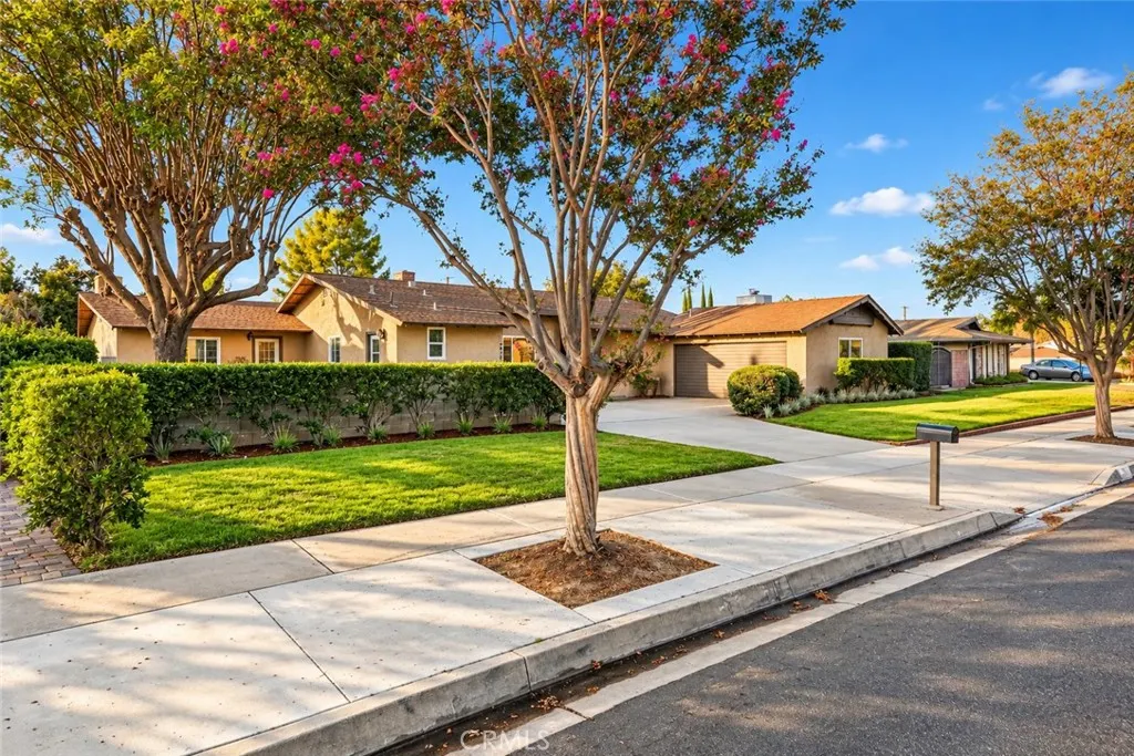 3412 N San Joaquin