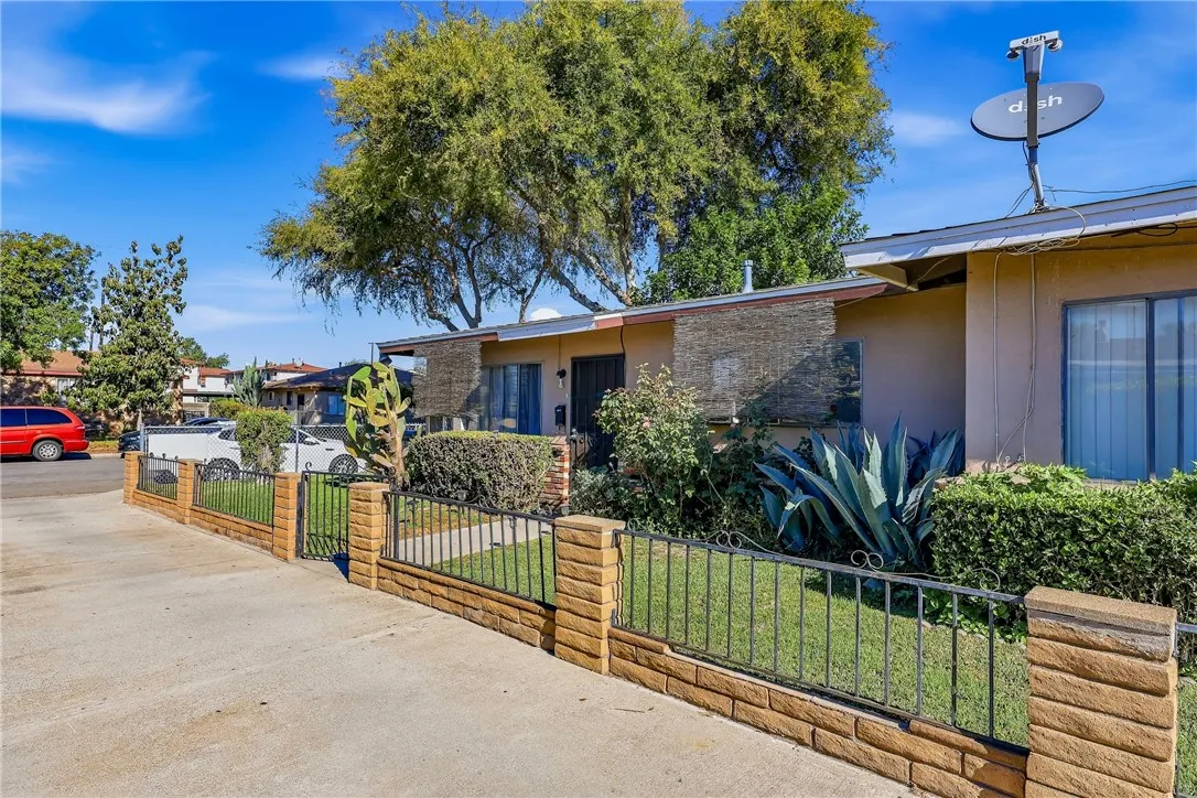 3922 Rowland