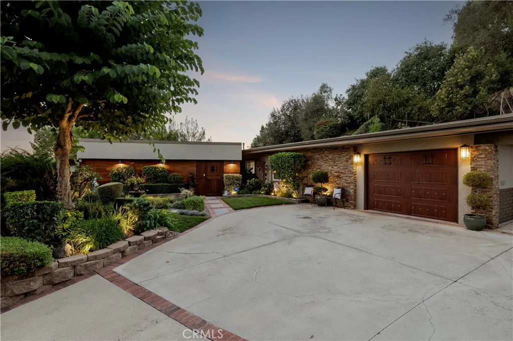 1107 Sandhurst Lane