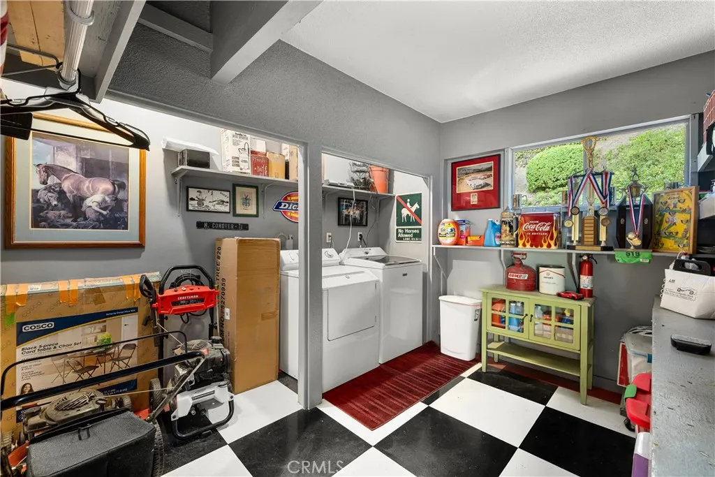 1107 Sandhurst Lane