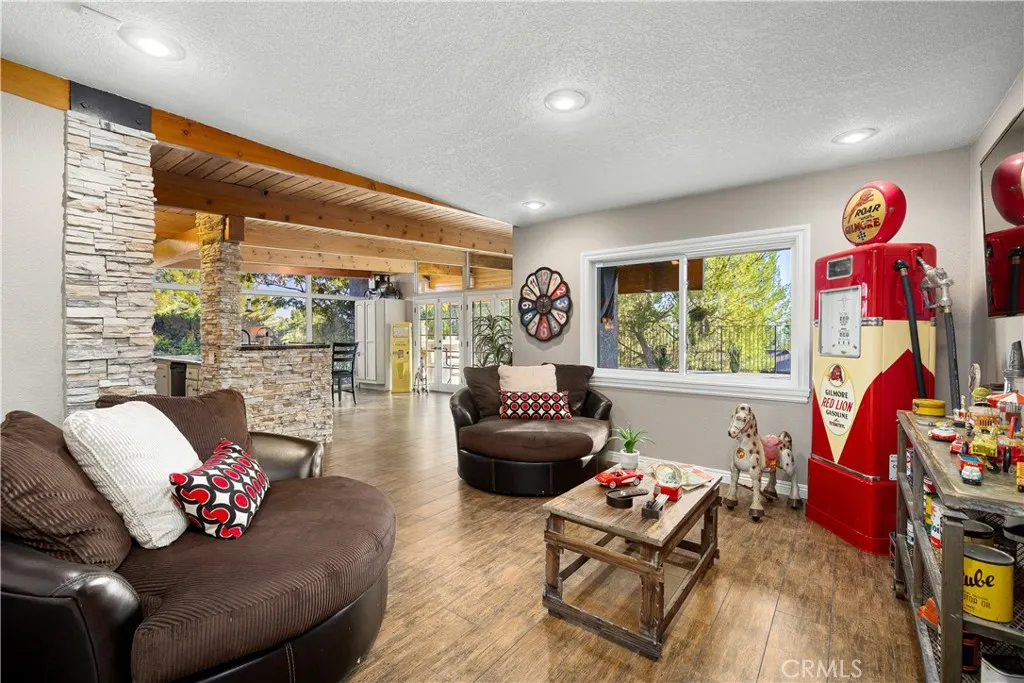 1107 Sandhurst Lane
