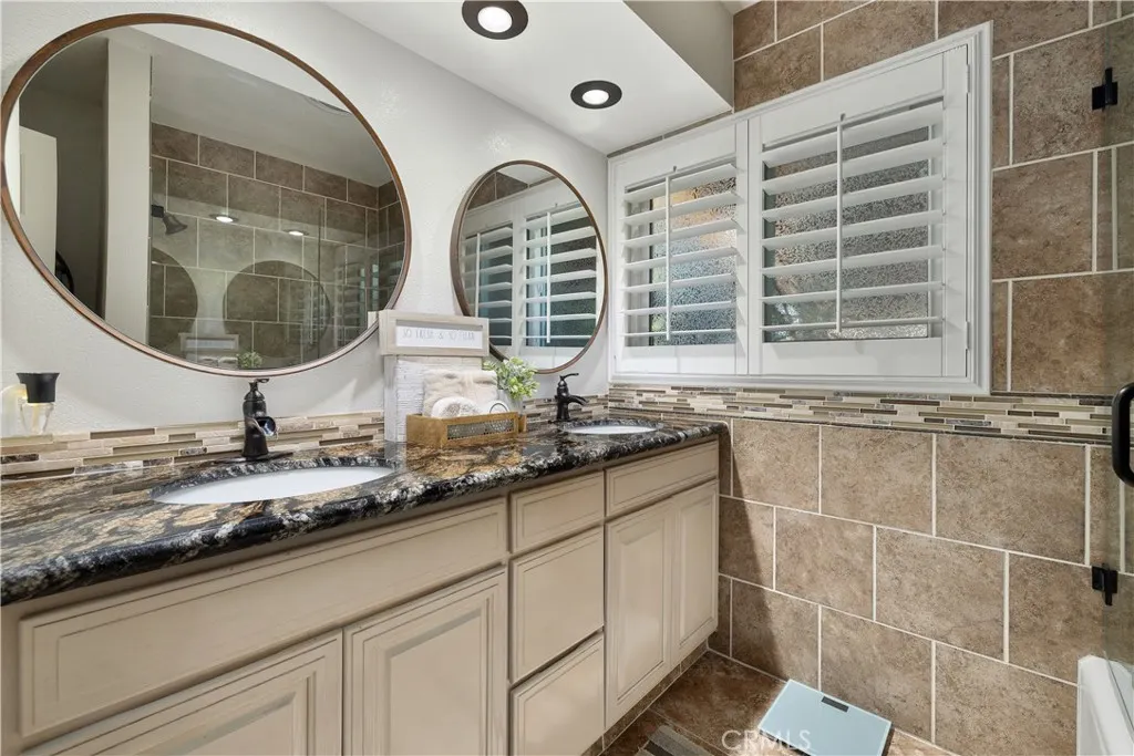 1107 Sandhurst Lane