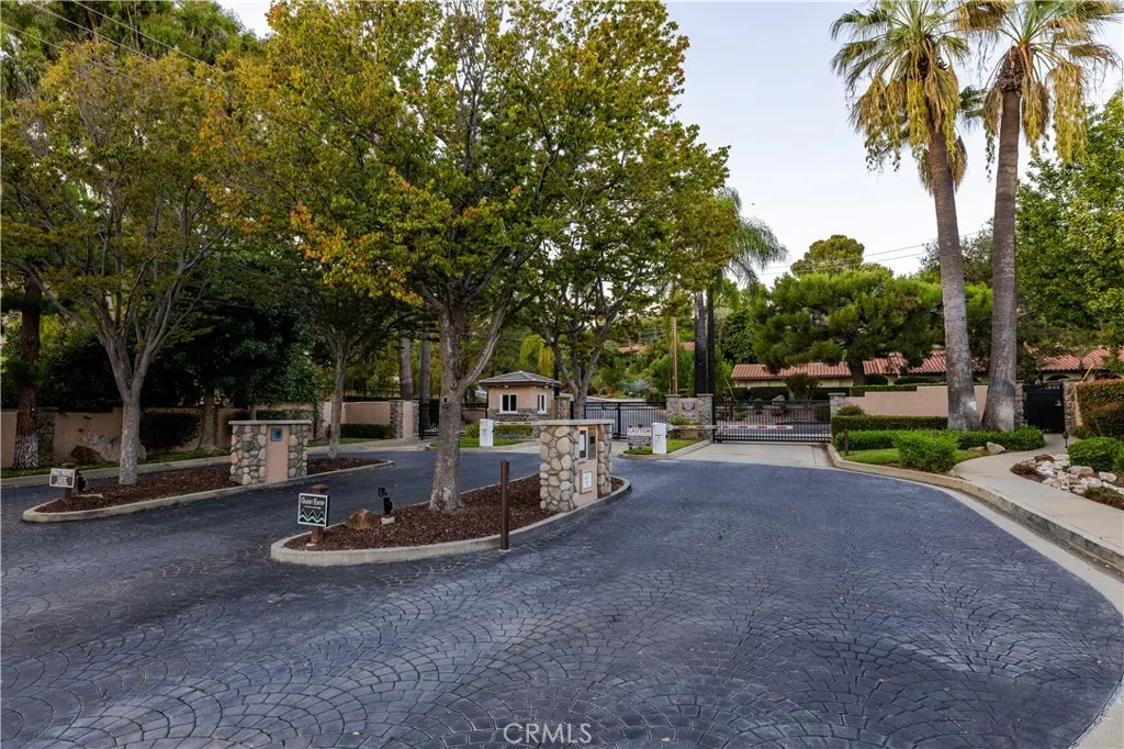 1107 Sandhurst Lane