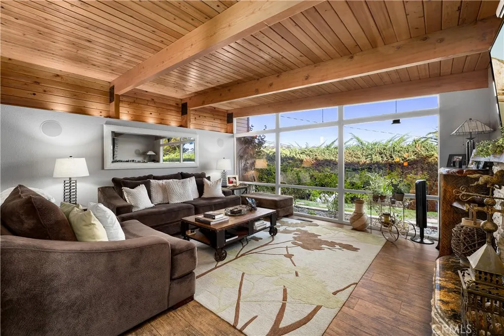 1107 Sandhurst Lane