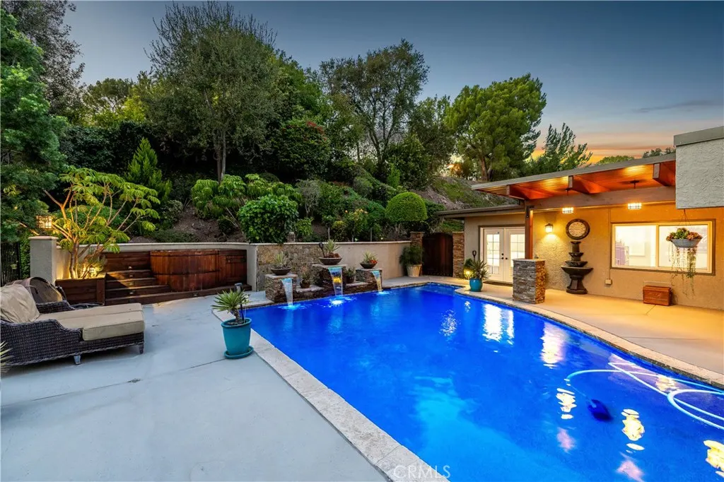 1107 Sandhurst Lane