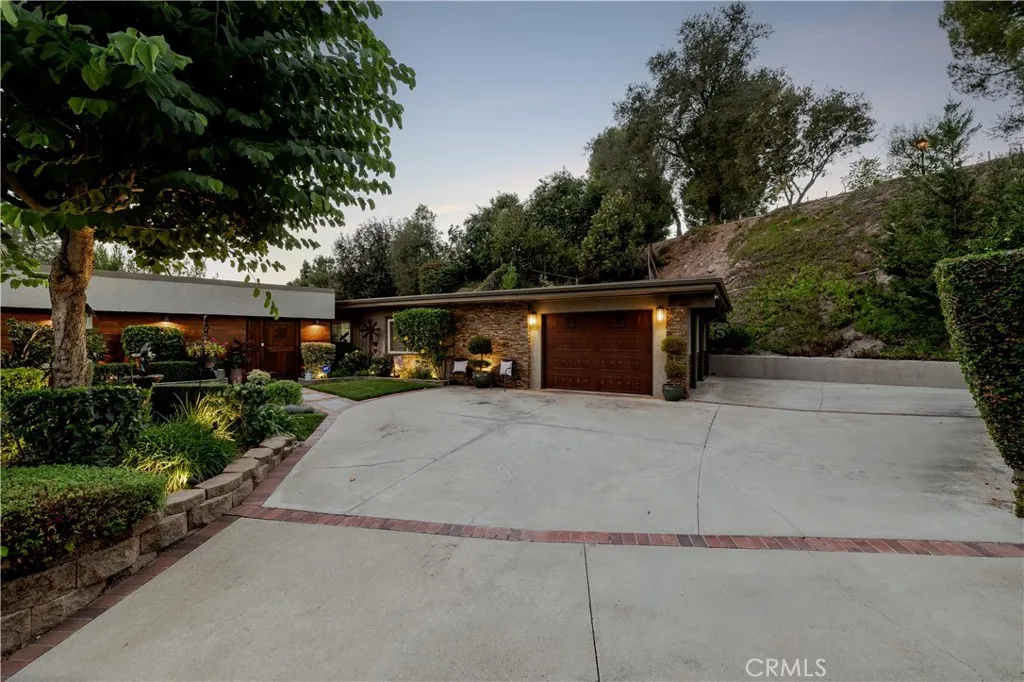 1107 Sandhurst Lane