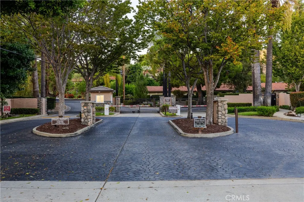1107 Sandhurst Lane