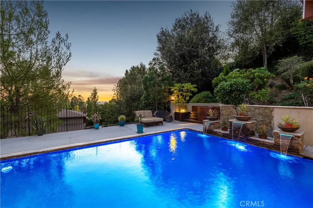 1107 Sandhurst Lane