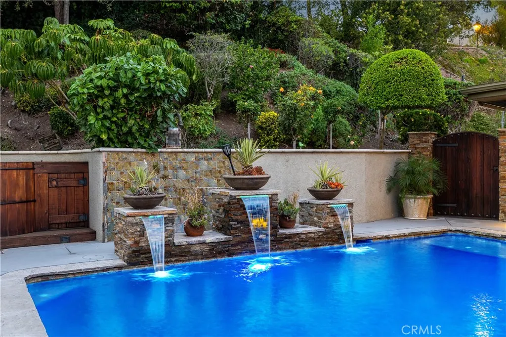 1107 Sandhurst Lane