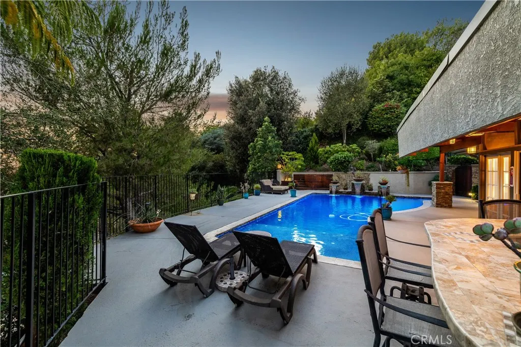 1107 Sandhurst Lane