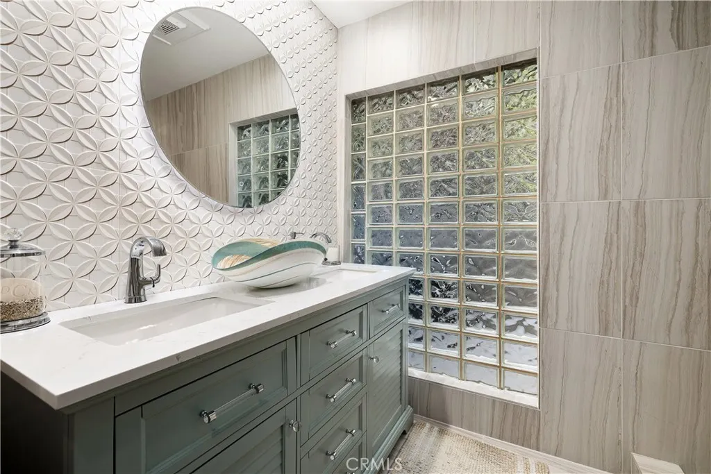 1107 Sandhurst Lane