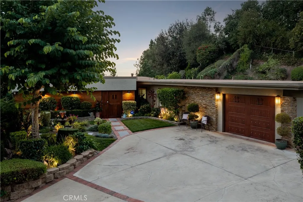 1107 Sandhurst Lane