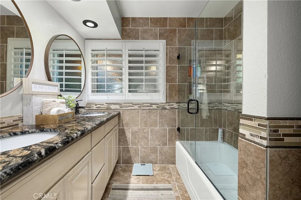 1107 Sandhurst Lane