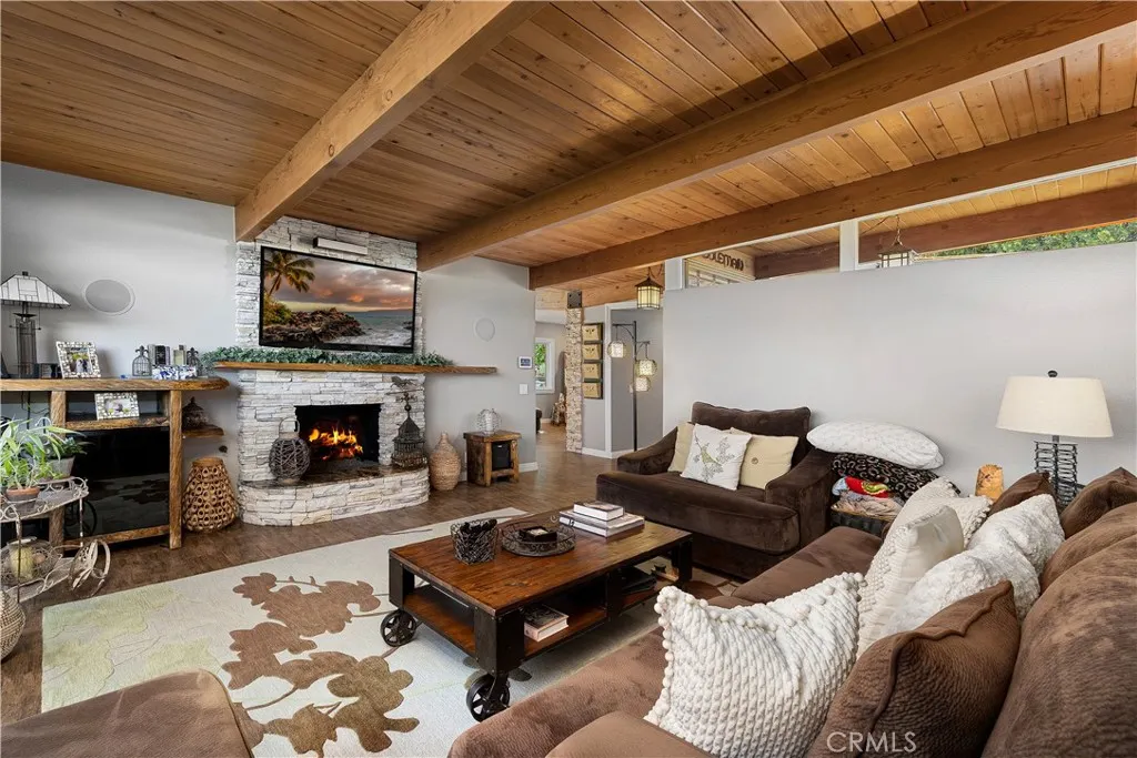 1107 Sandhurst Lane