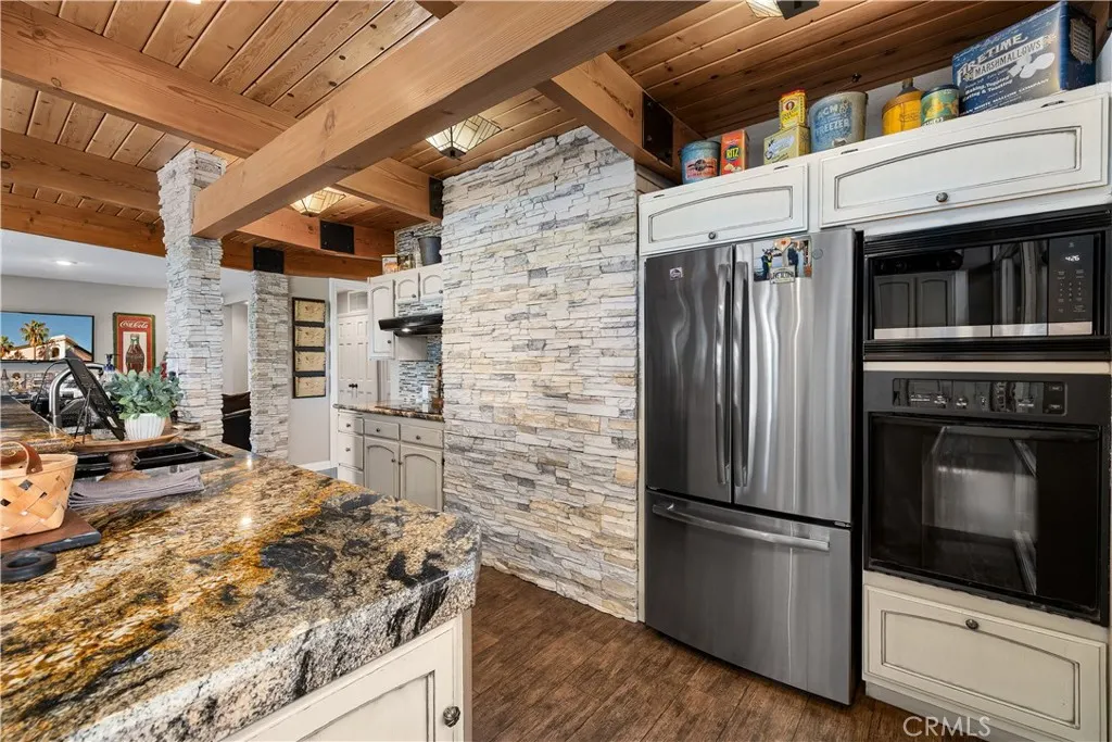 1107 Sandhurst Lane