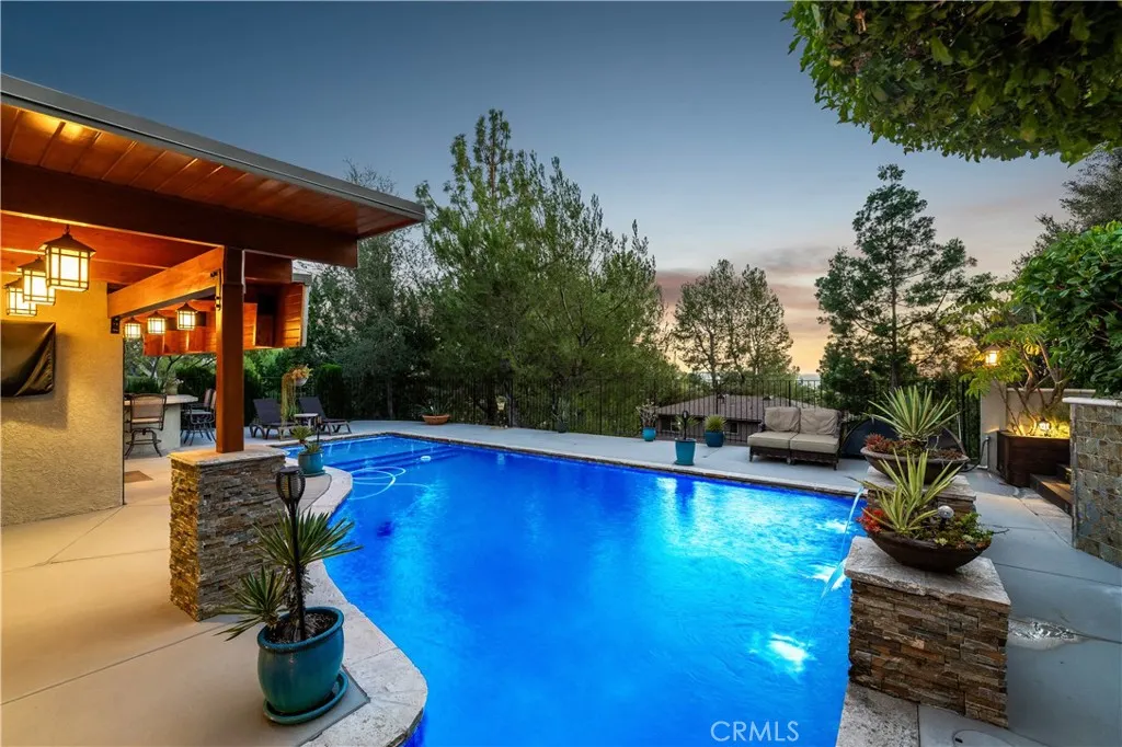1107 Sandhurst Lane